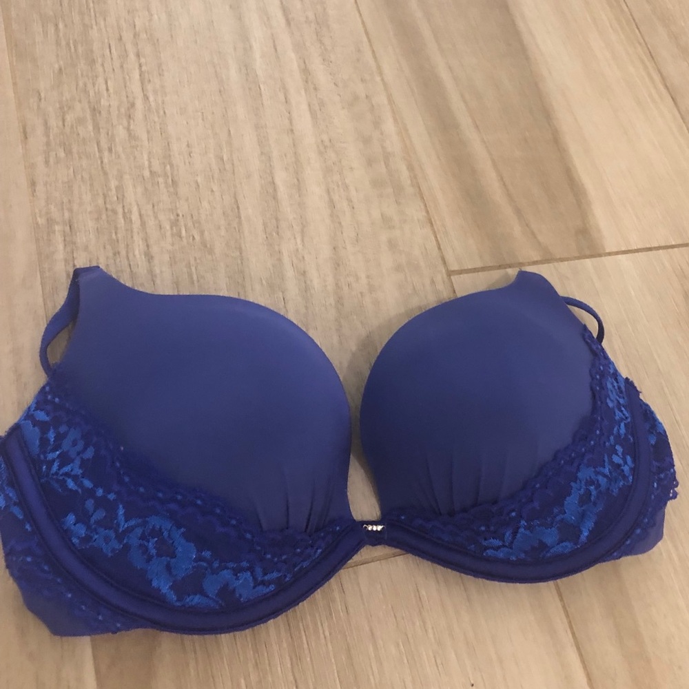 Victoria’s Secret push-up bra, 34C
